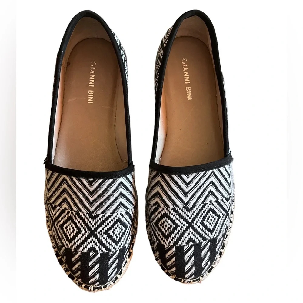 Gianni Bini Shoes - Picture 1 of 5